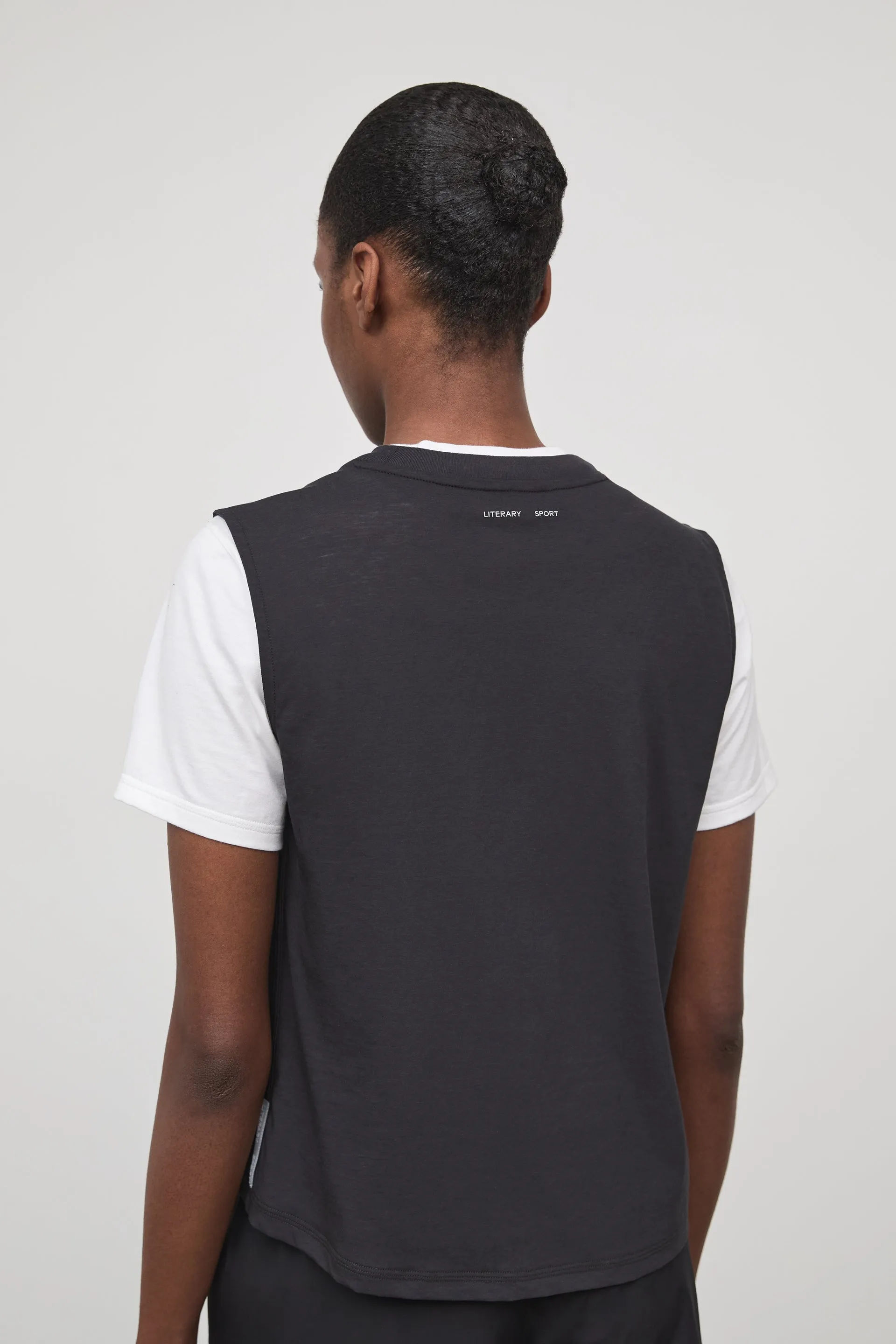 NAOMI SLEEVLESS T-SHIRT