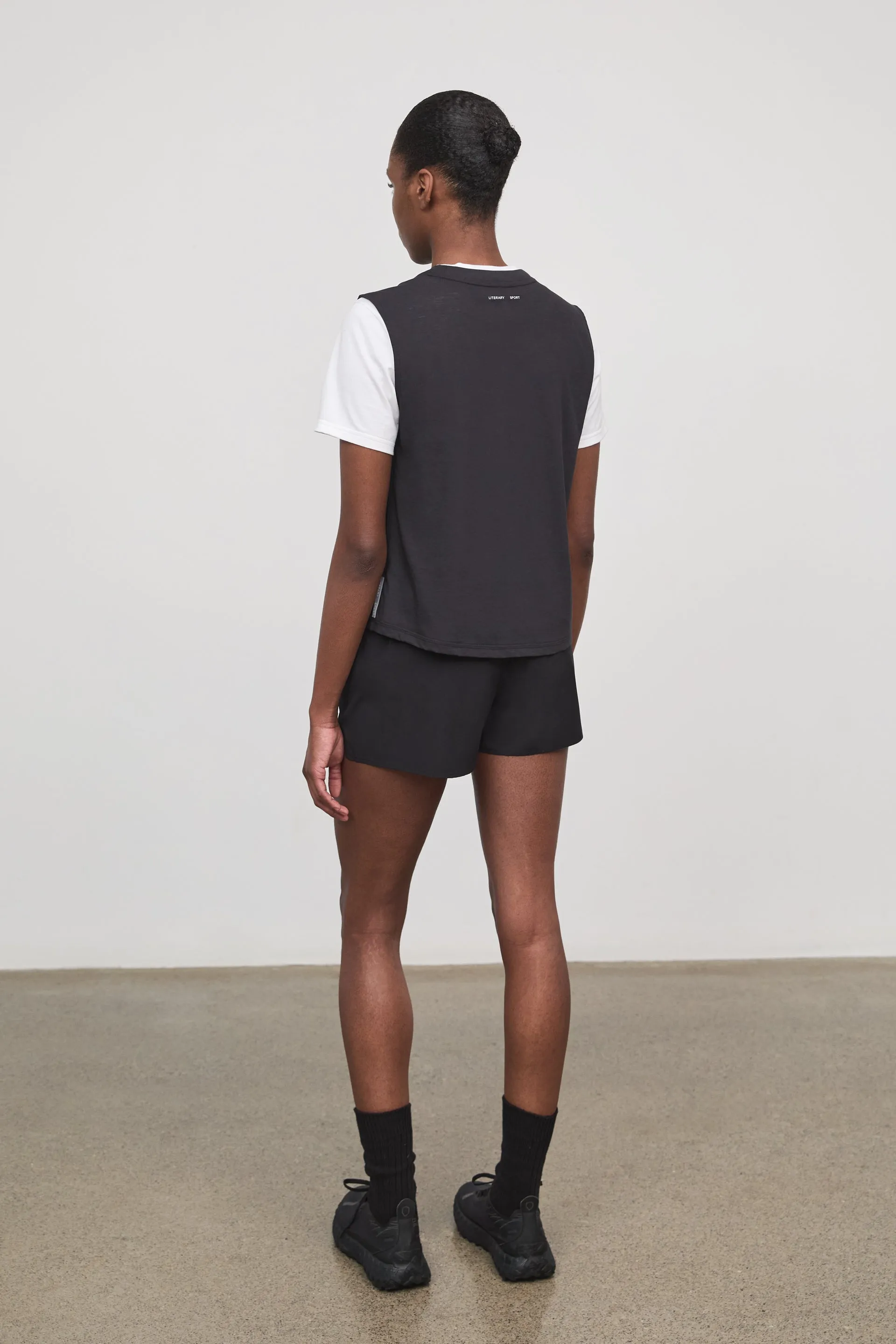 NAOMI SLEEVLESS T-SHIRT